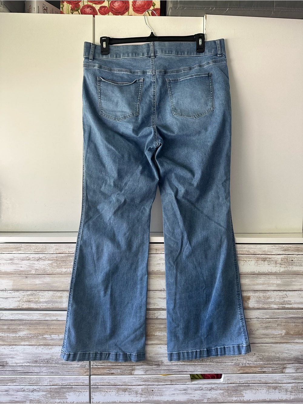 ๐ Gloria Vanderbilt Shape Effect Pull On Flare Jeans Light Wash 16W - Picture 2 of 9